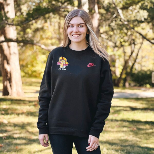 Nike club black crew neck sweatshirt deals